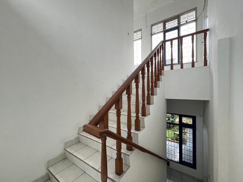 Rumah Berhalaman Super Luas + Private Pool Cocok untuk Kantor di Cinere