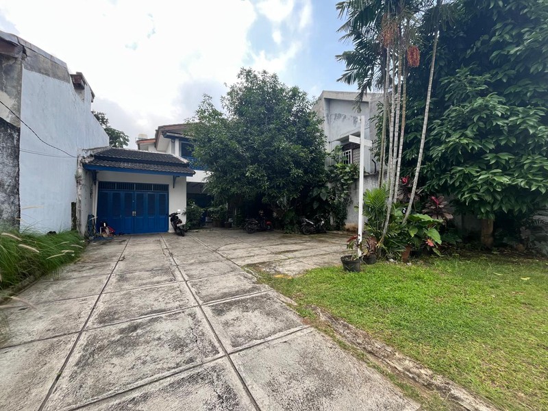 Rumah Berhalaman Super Luas + Private Pool Cocok untuk Kantor di Cinere