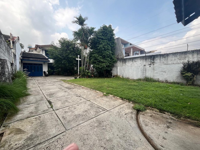 Rumah Berhalaman Super Luas + Private Pool Cocok untuk Kantor di Cinere