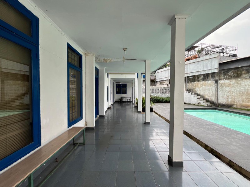 Rumah Berhalaman Super Luas + Private Pool Cocok untuk Kantor di Cinere