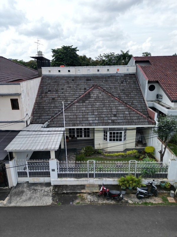 Rumah Dalam Kompleks Bintaro Jaya