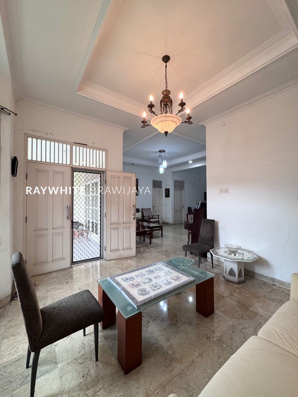 Rumah Dalam Kompleks Bintaro Jaya