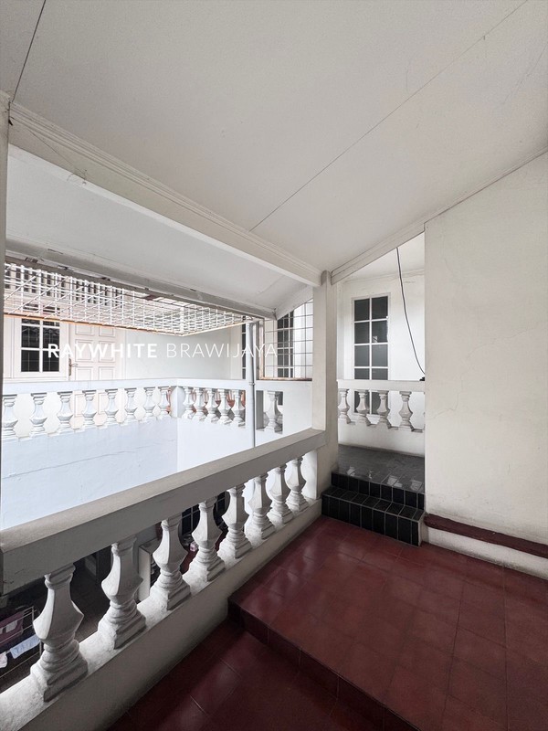 Rumah Dalam Kompleks Bintaro Jaya