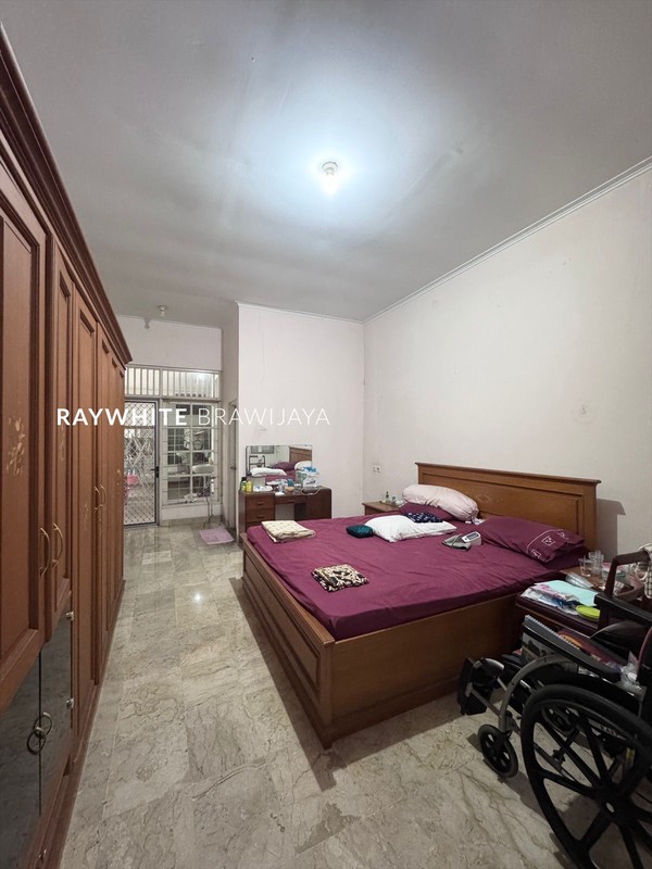 Rumah Dalam Kompleks Bintaro Jaya