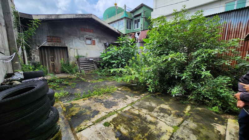 Kavling tanah berikut Bengkel bubut dan Rumah Kontrakan di Cawang Jakarta Timur
