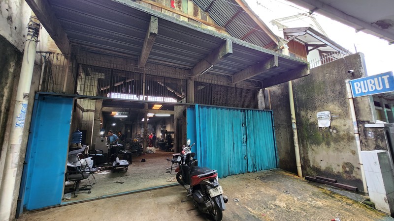 Kavling tanah berikut Bengkel bubut dan Rumah Kontrakan di Cawang Jakarta Timur