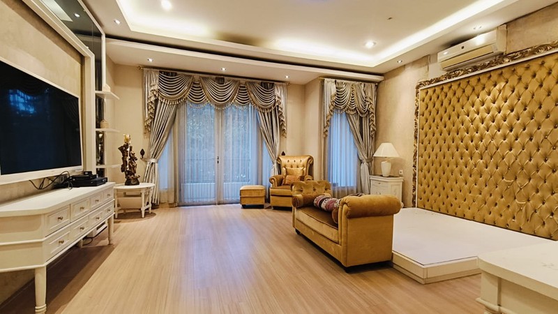 East Esplanade , Grand Wisata - Tambun . Bekasi