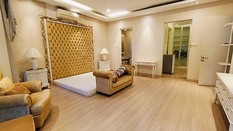 East Esplanade , Grand Wisata - Tambun . Bekasi