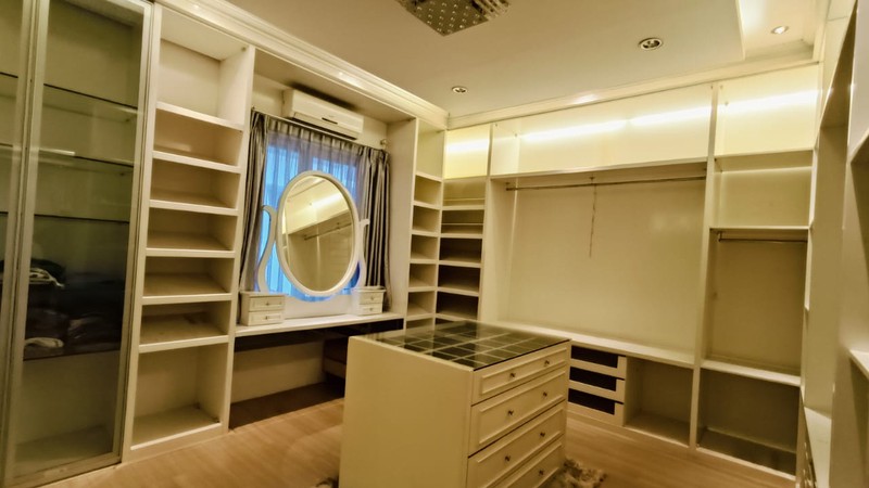 East Esplanade , Grand Wisata - Tambun . Bekasi