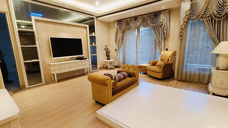 East Esplanade , Grand Wisata - Tambun . Bekasi