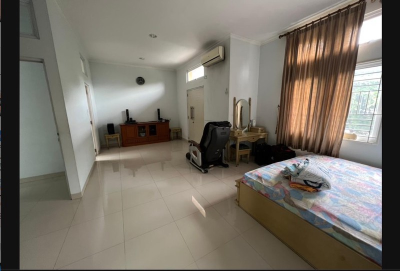 Rumah 2 lantai Asri lokasi strategis ,Harga Nego di Rajawali Selatan Jakarta Pusat