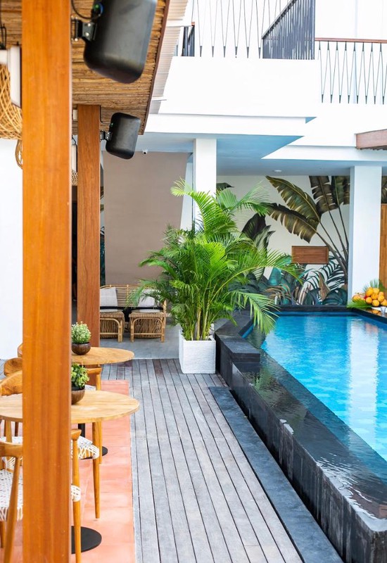 Leasehold - Profitable Turnkey Hostel for Sale in Prime Canggu - 7 Minutes to Batu Bolong Beach, Canggu, Bali