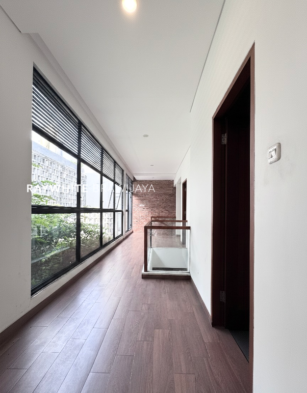 Rumah Modern Minimalis x Heritage Lokasi Strategis Area Villa Delima Lebak Bulus