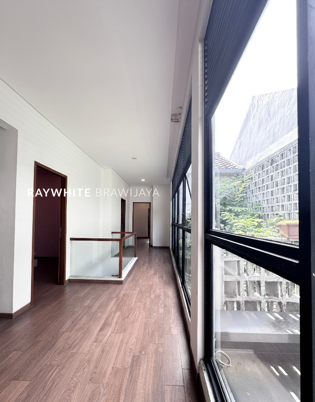 Rumah Modern Minimalis x Heritage Lokasi Strategis Area Villa Delima Lebak Bulus