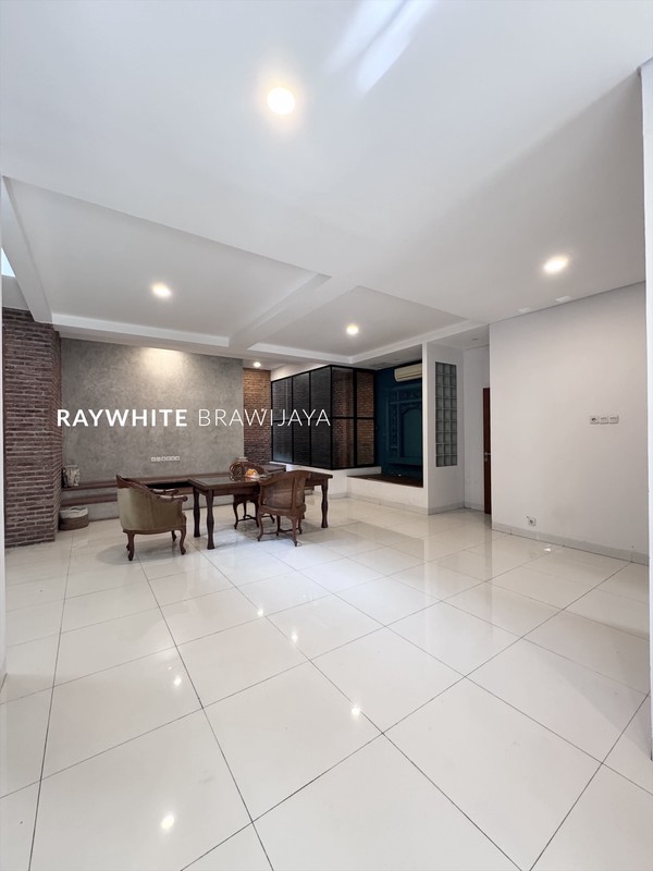 Rumah Modern Minimalis x Heritage Lokasi Strategis Area Villa Delima Lebak Bulus