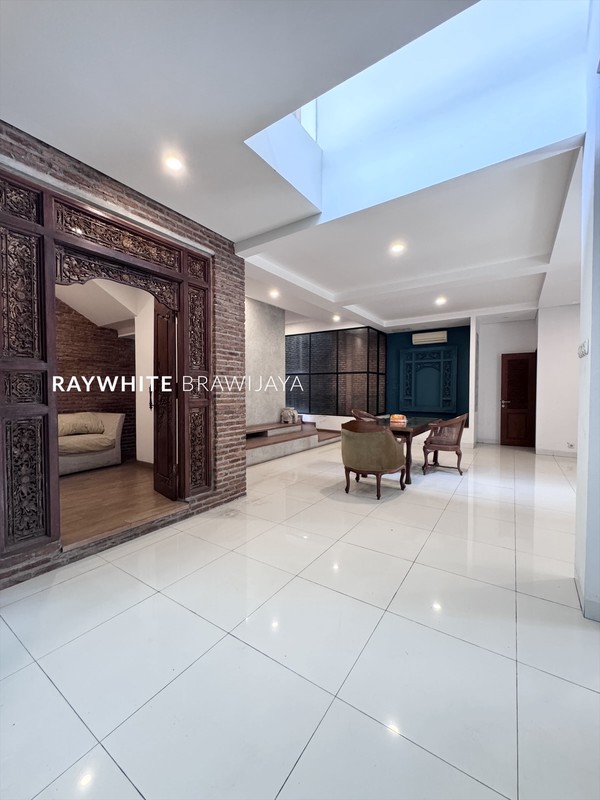 Rumah Modern Minimalis x Heritage Lokasi Strategis Area Villa Delima Lebak Bulus