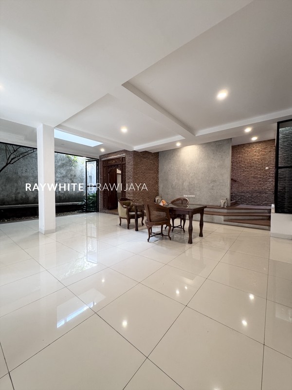 Rumah Modern Minimalis x Heritage Lokasi Strategis Area Villa Delima Lebak Bulus