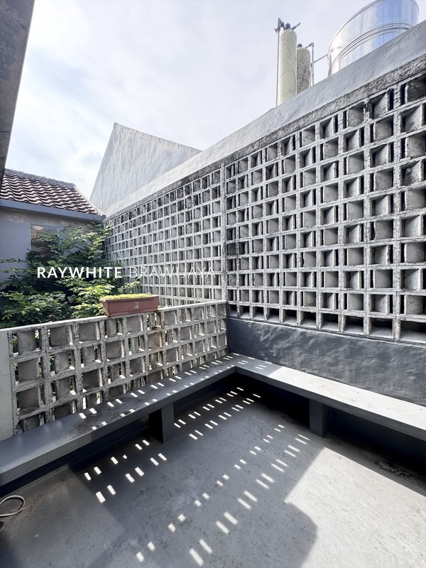 Rumah Modern Minimalis x Heritage Lokasi Strategis Area Villa Delima Lebak Bulus