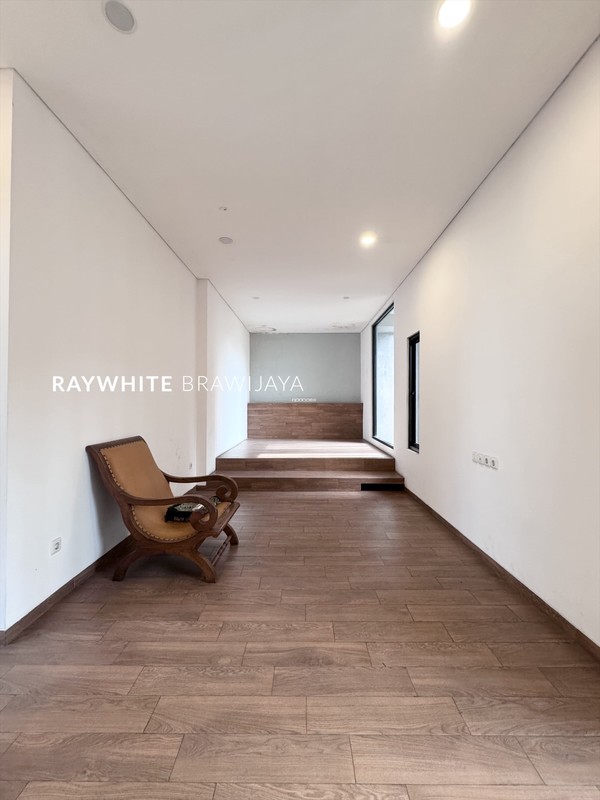 Rumah Modern Minimalis x Heritage Lokasi Strategis Area Villa Delima Lebak Bulus