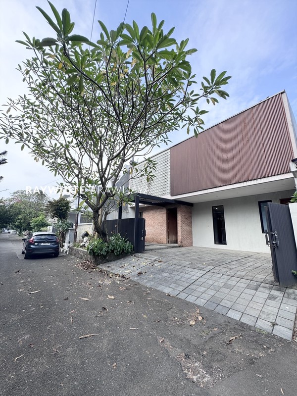 Rumah Modern Minimalis x Heritage Lokasi Strategis Area Villa Delima Lebak Bulus