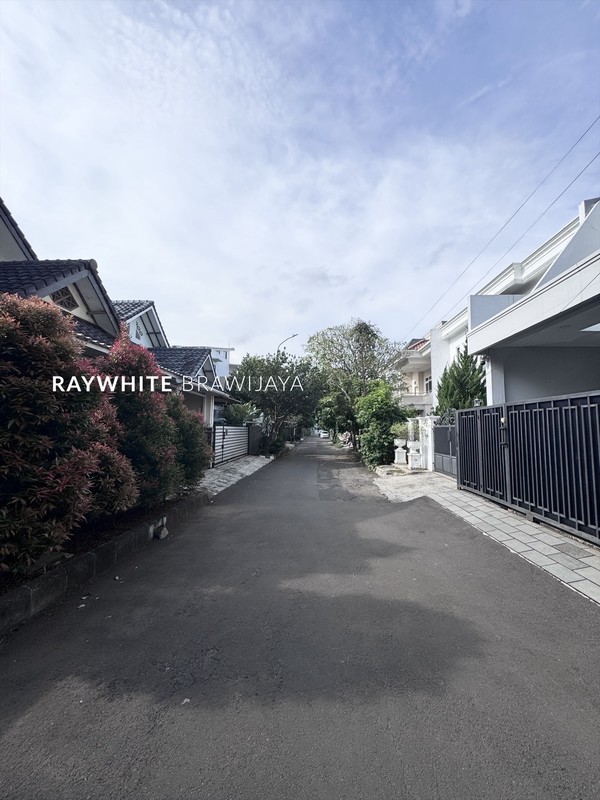 Rumah Modern Minimalis x Heritage Lokasi Strategis Area Villa Delima Lebak Bulus