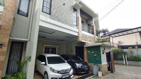 Rumah secondary dengan lingkungan townhouse yg tenang, aman, nyaman daerah Kebagusan dan Jagakarsa. 