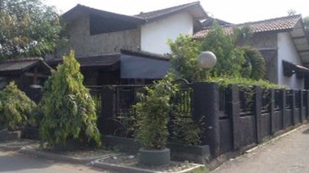 RUMAH CANTIK DAN LUAS HOEK DI CAKUNG JAKARTA TIMUR HARGA NEGO