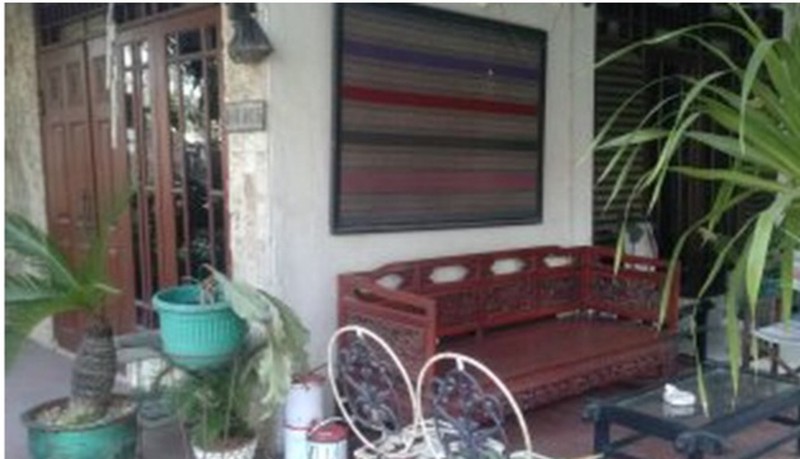 RUMAH CANTIK DAN LUAS HOEK DI CAKUNG JAKARTA TIMUR HARGA NEGO