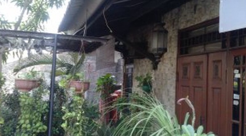 RUMAH CANTIK DAN LUAS HOEK DI CAKUNG JAKARTA TIMUR HARGA NEGO