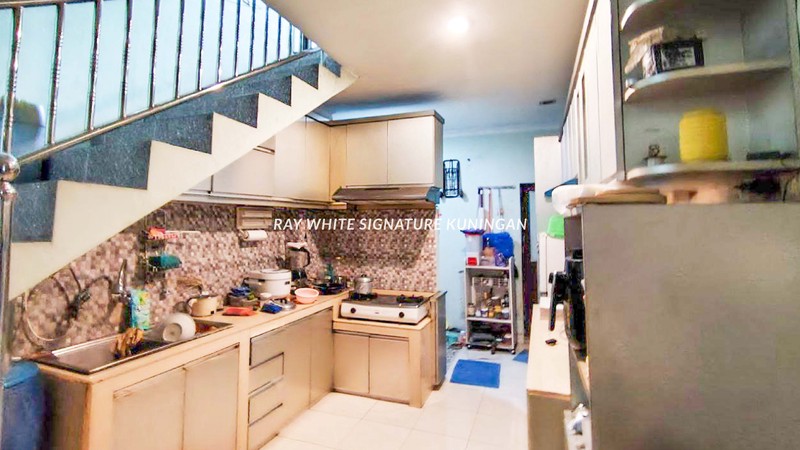 Dijual Rumah Bangunan Lama Terawat Lokasi Strategis di Jalan Jeruk Jagakarsa 