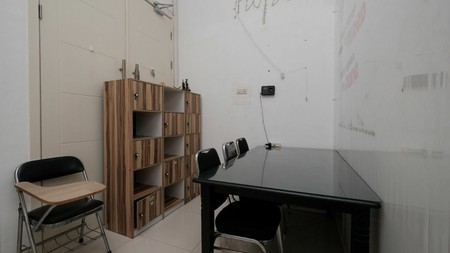 DISEWAKAN RUMAH BENTUK KANTOR  KOSAN SIAP HUNI NIRWANA EKSEKUTIF