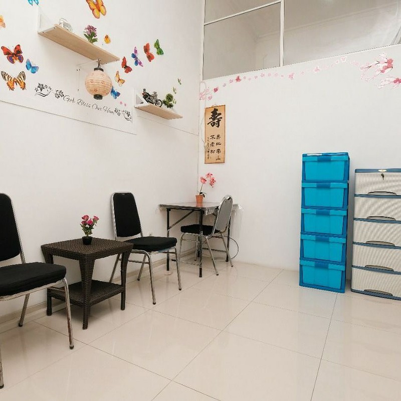 DISEWAKAN RUMAH BENTUK KANTOR  KOSAN SIAP HUNI NIRWANA EKSEKUTIF