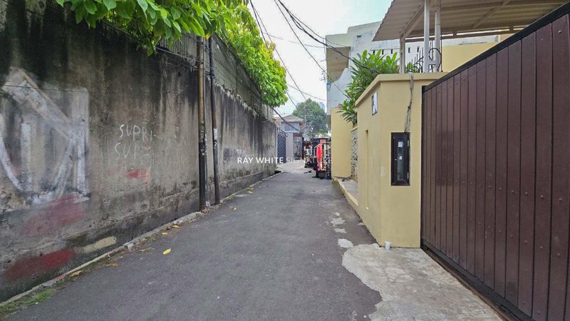 Rumah Siap Huni 2 Lantai di Jl Bungur 18