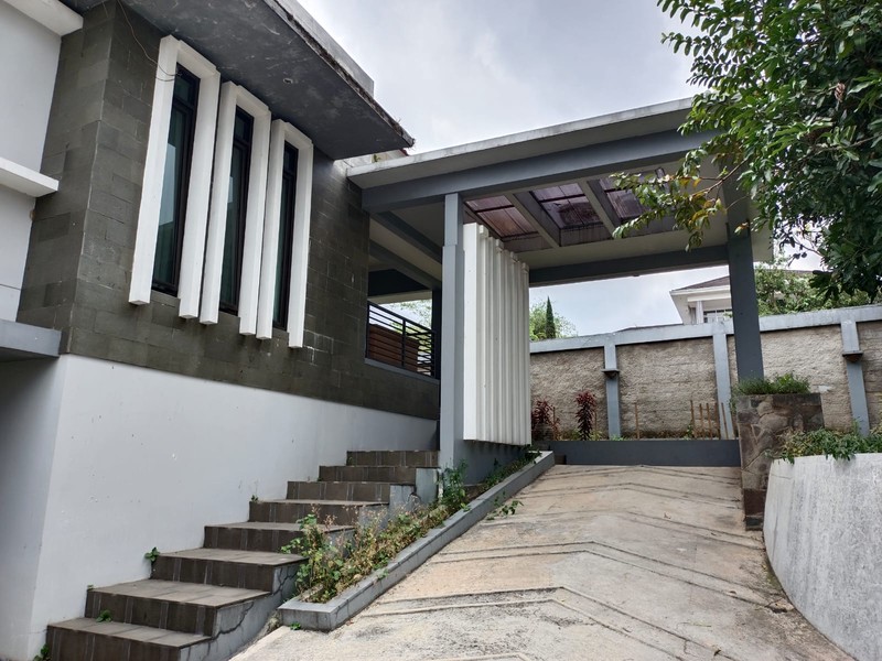 Rumah Siap Huni, di lingkungan yang Tenang, Nyaman,  di Kota Bandung