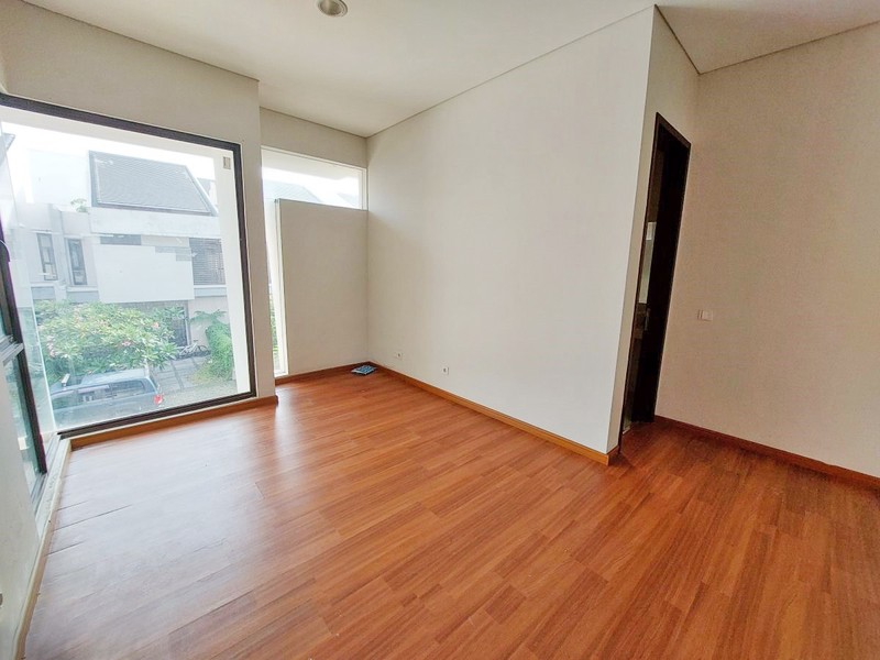 Rumah Cantik di The Eminent Cluster Prestigia BSD - Hunian Elite, Lingkungan Asri & Strategis