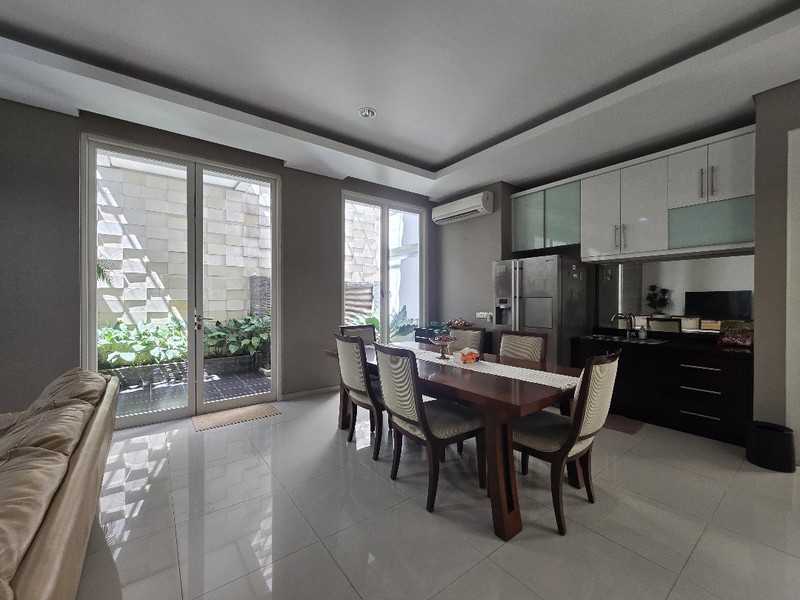 Dijual Rumah Citraland Surabaya Barat 