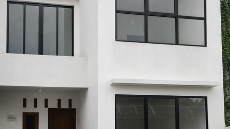 Rumah 2 lantai di Bumi Puspitek Asri BSD City