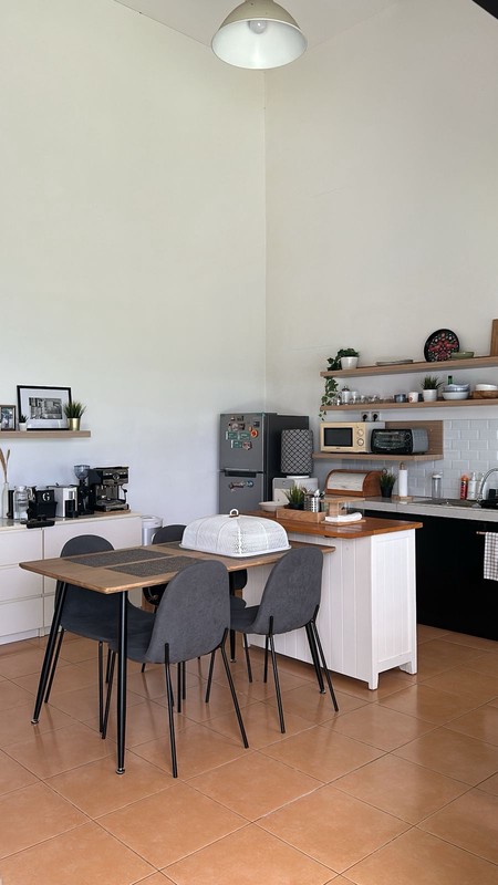 Rumah Minimalis dengan Halaman Luas 1 Lantai di Jagakarsa