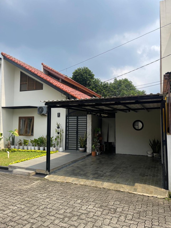 Rumah Minimalis dengan Halaman Luas 1 Lantai di Jagakarsa