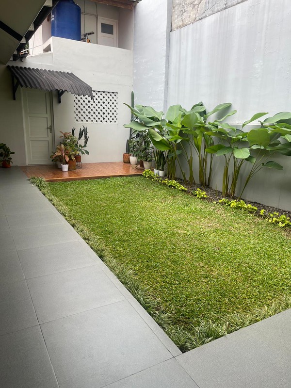 Rumah Minimalis dengan Halaman Luas 1 Lantai di Jagakarsa