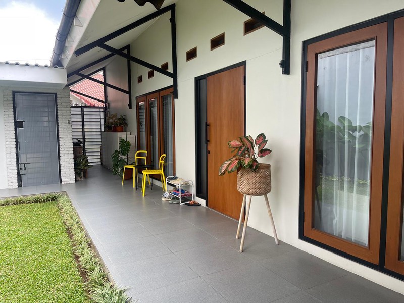 Rumah Minimalis dengan Halaman Luas 1 Lantai di Jagakarsa