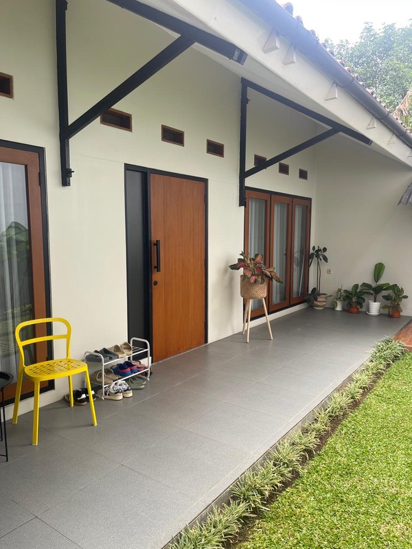 Rumah Minimalis dengan Halaman Luas 1 Lantai di Jagakarsa