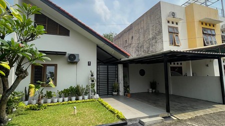 Rumah Minimalis dengan Halaman Luas 1 Lantai di Jagakarsa