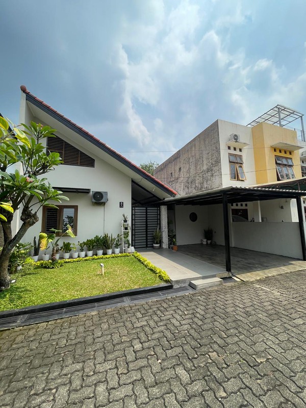 Rumah Minimalis dengan Halaman Luas 1 Lantai di Jagakarsa