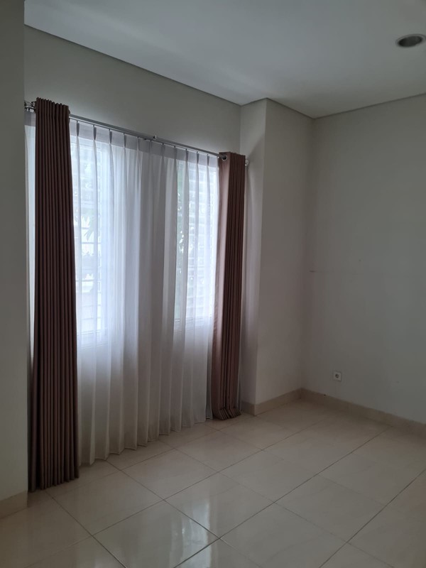 Rumah siap huni di Vanya Park Cluster Azura BSD City