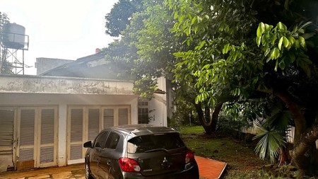 Dijual Cepat Rumah Hoek Hitung Tanah LT 540 m2, Dekat Tol & MRT Lebak Bulus