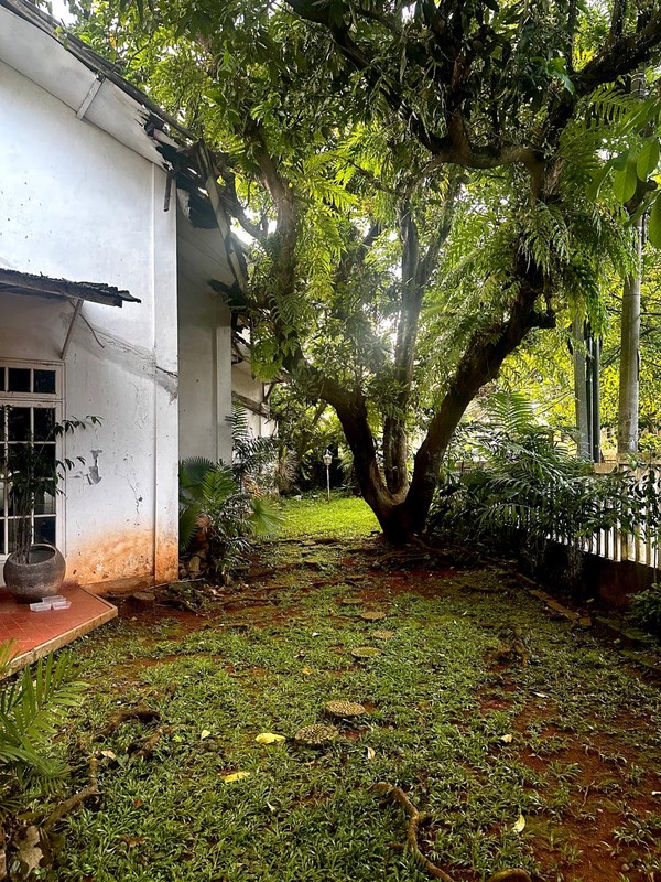 Dijual Cepat Rumah Hoek Hitung Tanah LT 540 m2, Dekat Tol & MRT Lebak Bulus