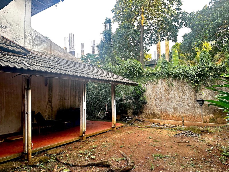 Dijual Cepat Rumah Hoek Hitung Tanah LT 540 m2, Dekat Tol & MRT Lebak Bulus