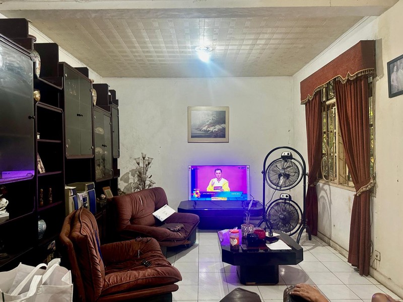 Dijual Cepat Rumah Hoek Hitung Tanah LT 540 m2, Dekat Tol & MRT Lebak Bulus