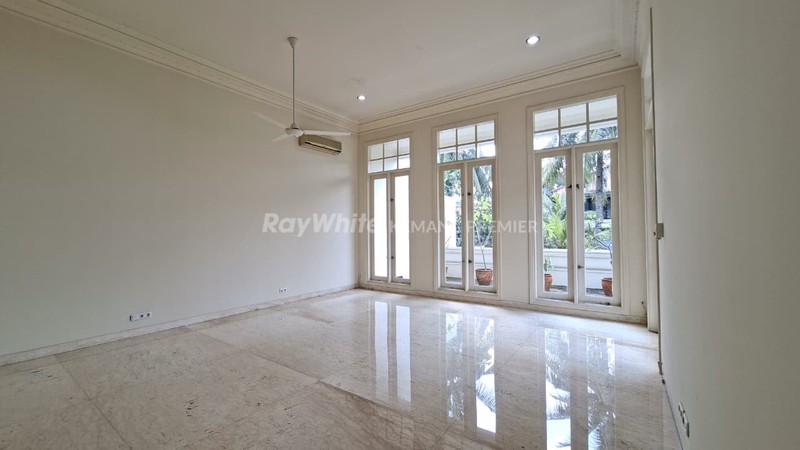 Dijual & Disewa Rumah Bergaya Neo-Classic di Kemang, Jak-Sel.